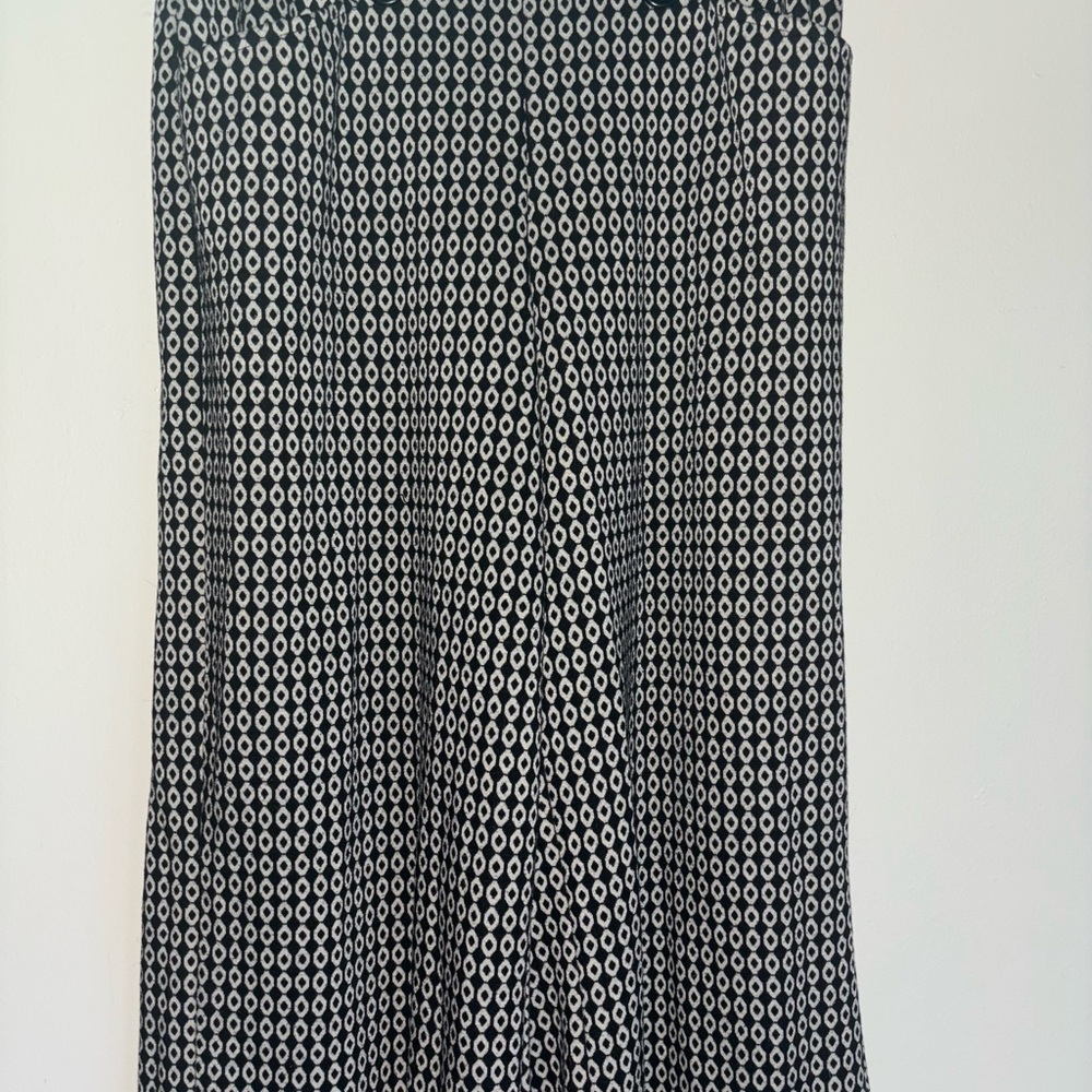 Chic Black and White Patterned Skirt